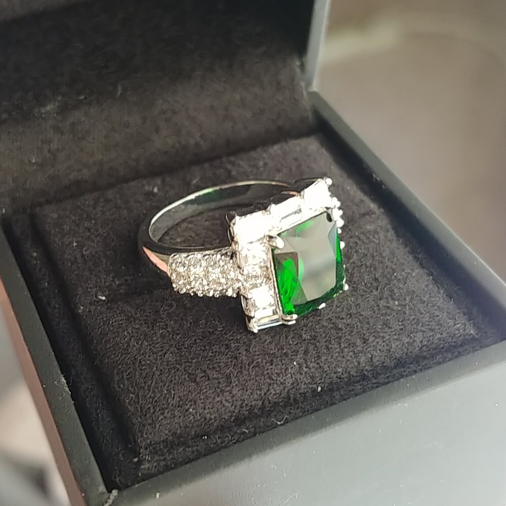 NWOT Emerald & Diamond Silver Ring